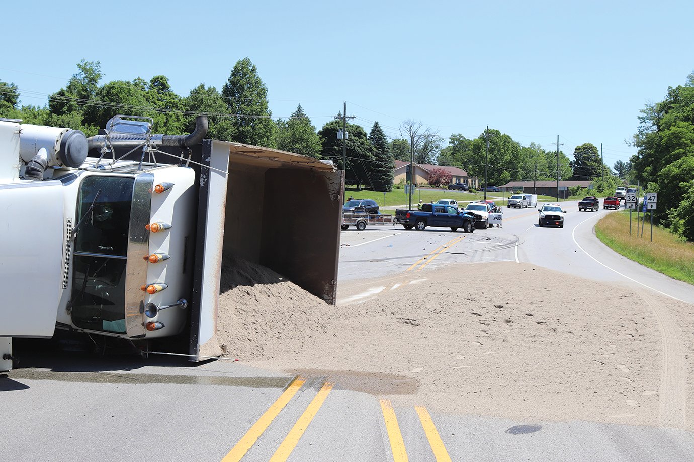 Crash spills sand, closes State Road 47 Journal Review